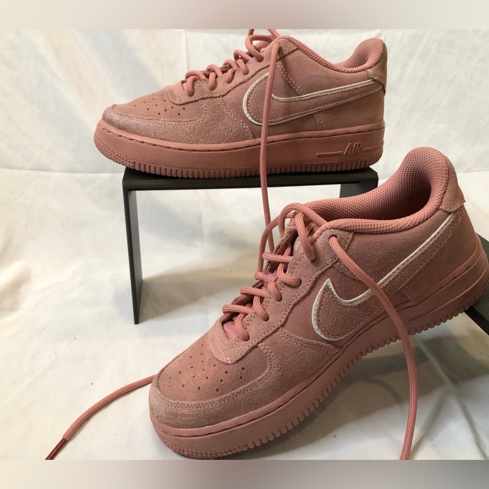 Boys Nike Air Force 1–Size 4Y—Pink Suede - Picture 9 of 12